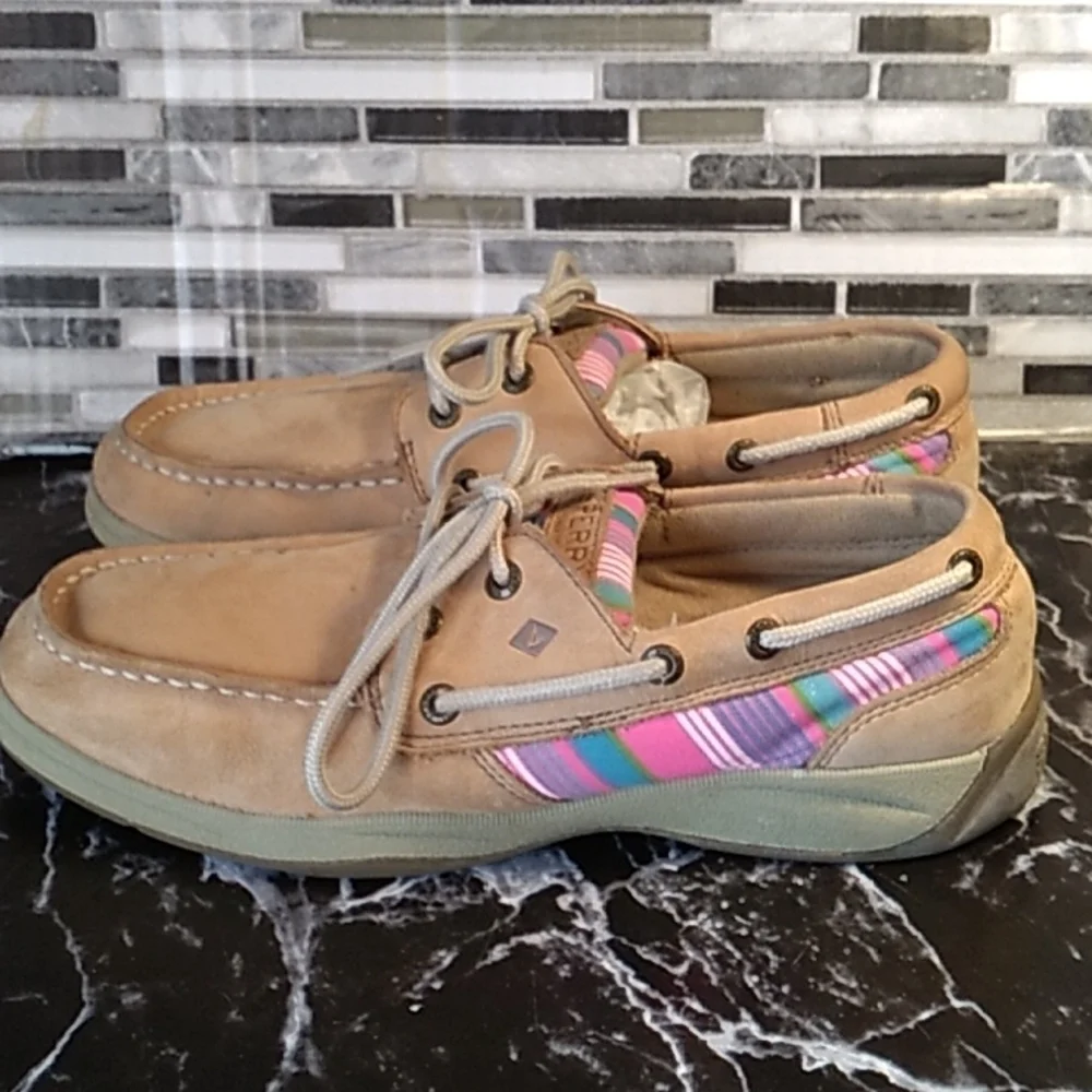 Girls 4.5 Sperry dock preppy shoes